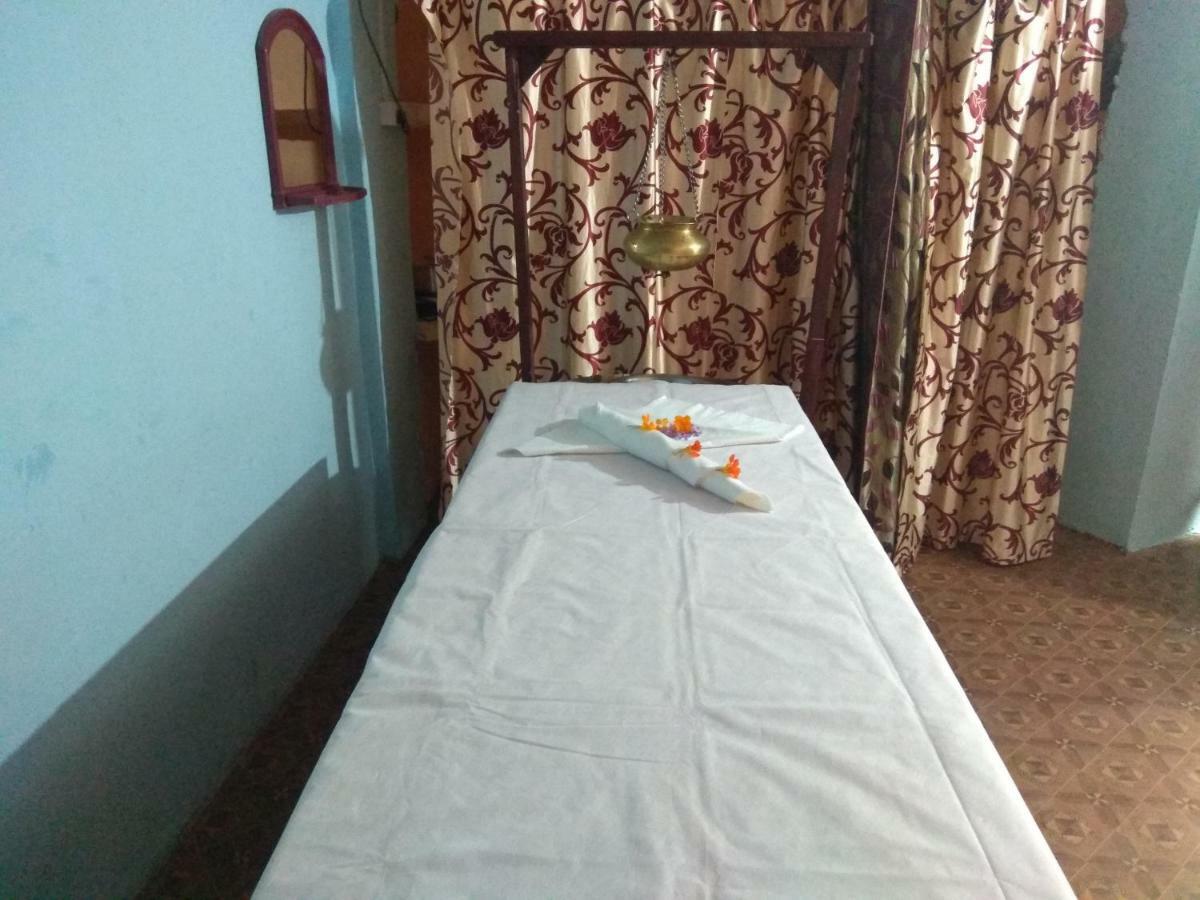Rishikesh Sadan A Yoga & Spritual Retreat Hotel Tapovan Exterior photo